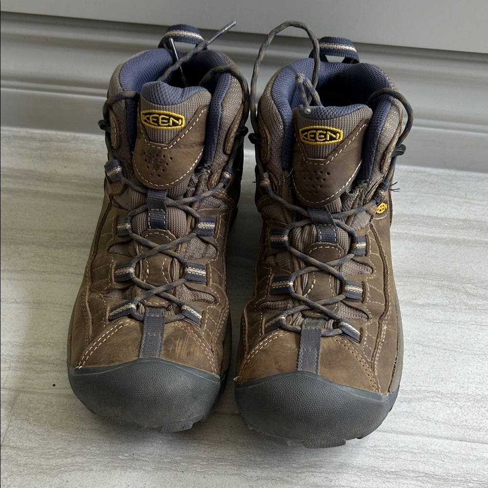 KEEN Women's Targhee 2 Mid Height Waterproof Hiking Boots U.S. 9.5 (euro 40)